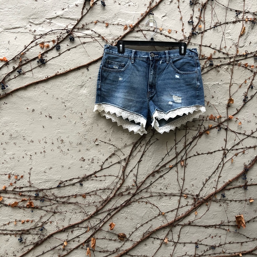 Adorable Free People Lace Shorts